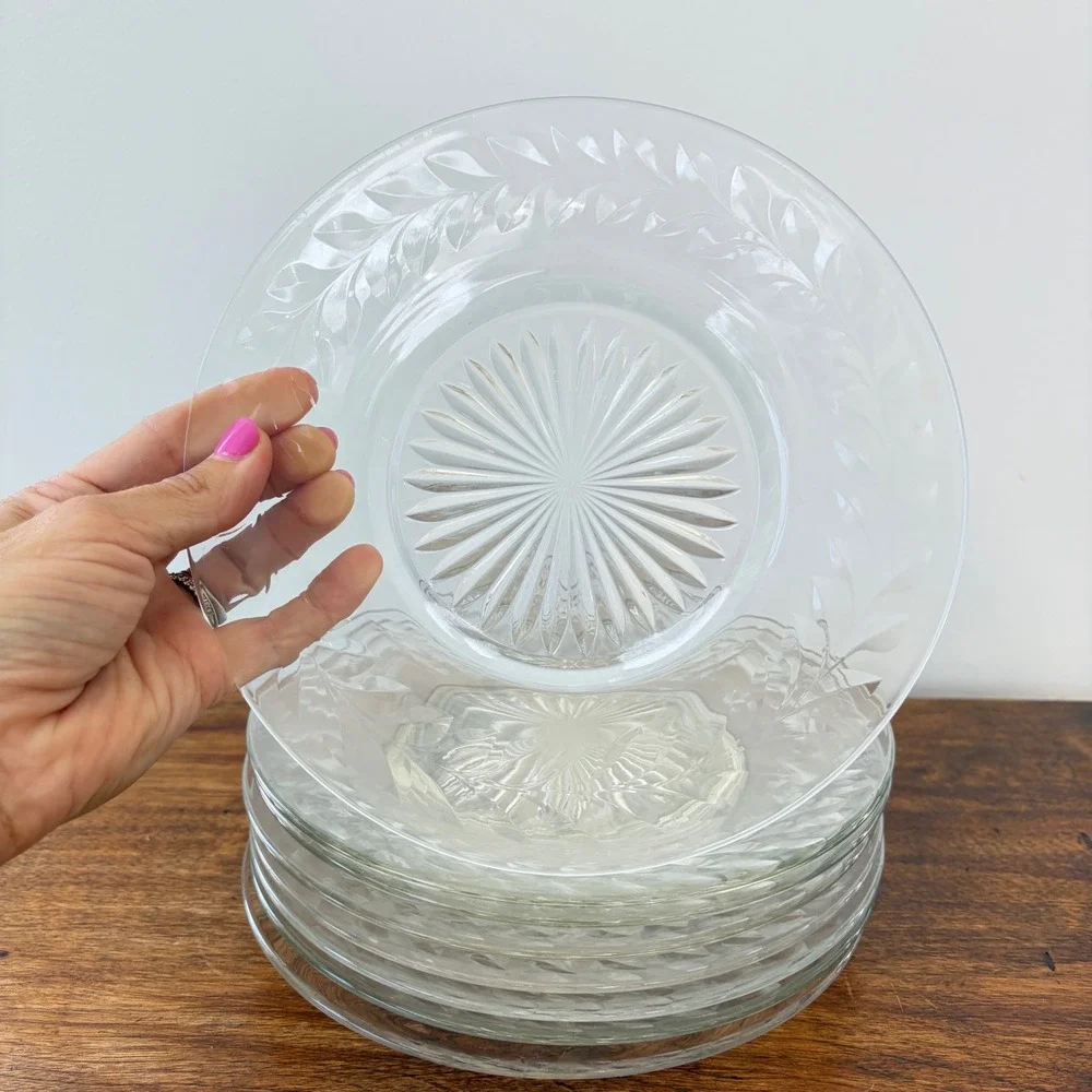 Set of 8 Vintage Clear Glass Laurel Leaf Sunburst 8 Inch Salad Dessert Plates